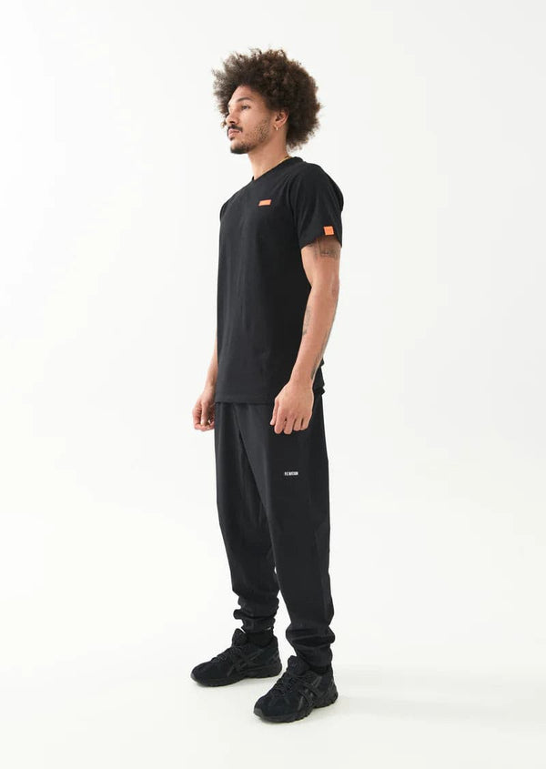 EXPEDITION SPRAY PANT IN BLACK.