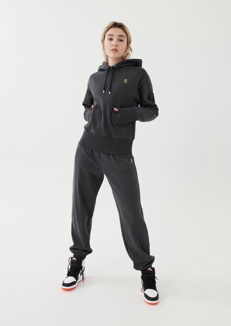 ALL AROUND TRACKPANT IN DARK GREY.