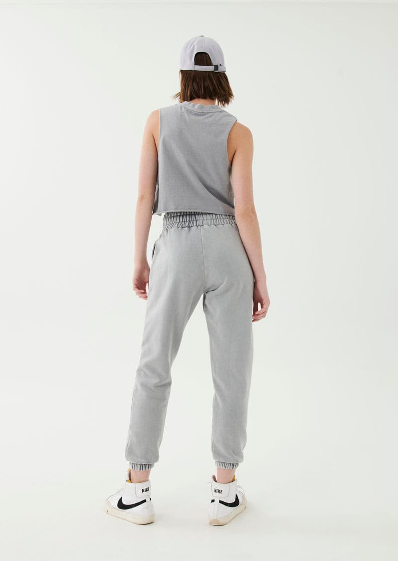SOLAR TRACKPANT IN SILVER.