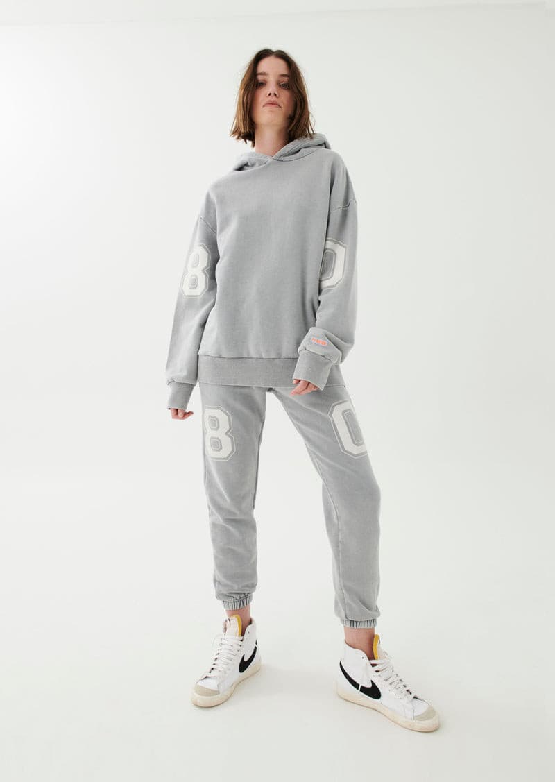SOLAR TRACKPANT IN SILVER.