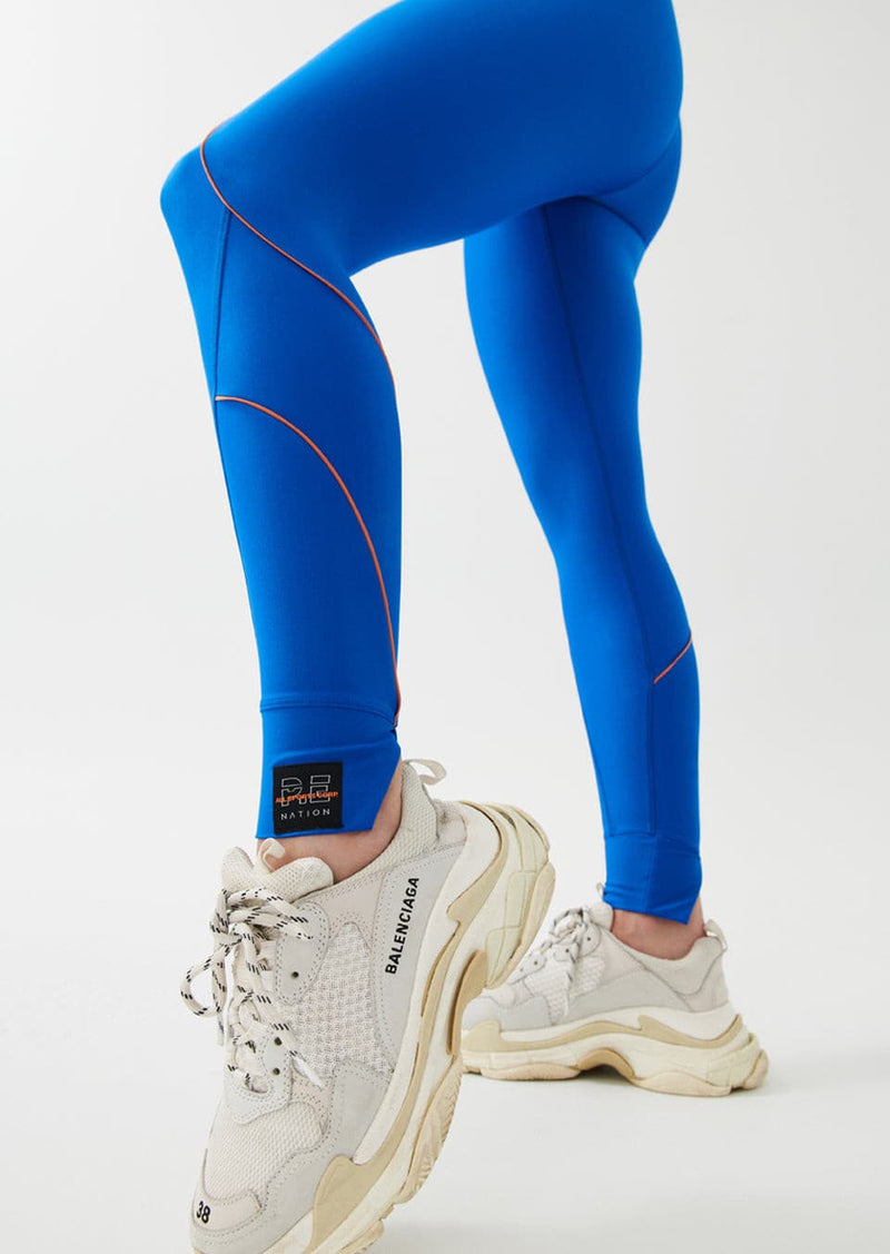 VICTORY LEGGING IN ELECTRIC BLUE.