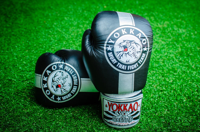 YOKKAO OFFICIAL FIGHT TEAM GLOVES SILVER EDITION.